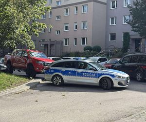 Broń i materiały wybuchowe w mieszkaniu. Konieczna ewakuacja bloku w Olsztynie
