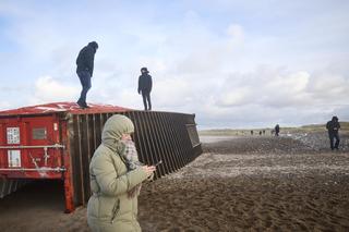 Na plaży odnaleziono m.in. lodówki