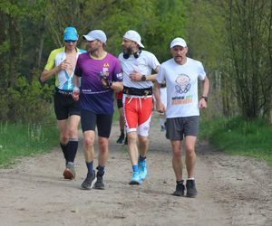 Łukasz Wróbel, policjant ultramaratończyk z Leszna pobił rekord świata w biegu Backyard Ultra! 