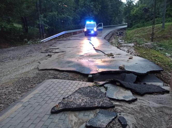 Powódź: Uszkodzone drogi w powiecie łańcuckim