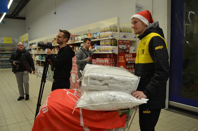 Siatkarscy mistrzowie świata ruszyli na niecodzienne zakupy! Zobacz CO WRZUCILI do koszyka 