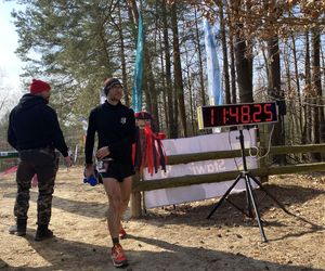 Biegli, aż na trasie został jeden zawodnik. Ponad 60 śmiałków na starcie zawodów pod Olsztynem