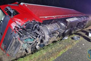 Tragiczny wypadek na DK 70 pod Łowiczem! Z auta nic nie zostało