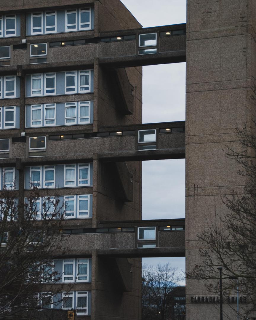 Budynki Ernő Goldfingera - zdjęcia. To on posłużył za pierwowzór złoczyńcy w Jamesie Bondzie