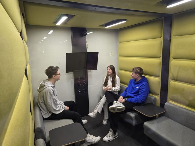 Kabiny wyciszające dla uczniów. Innowacyjne rozwiązanie w olsztyńskiej szkole