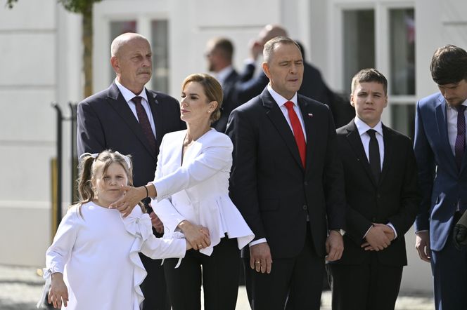  Kasia Nawrocka na biało czekała na rodziców 