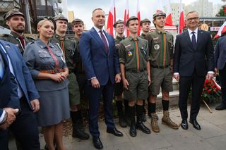 Prezydenci Duda i Nawrocki wzięli udział w uroczystości upamiętniającej ofiary Rzezi Woli