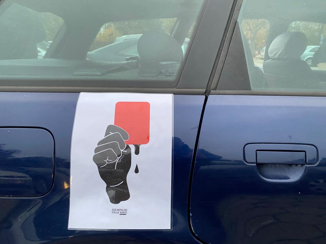 Kolejny dzień protestów w Szczecinku. Na ulice wyszło i wyjechało około tysiąca osób. Protest przebiegał spokojnie. Zdjęcia ze środowego protestu znajdziecie  w naszej galerii.  