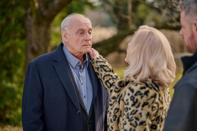 Na Wspólnej odc. 4039. Dana (Beata Zarembianka), Hebel (Tadeusz Huk), Seba (Bartosz Głogowski)