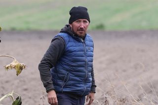Rolnicy. Podlasie. Andrzej przeżył dramat. Zrobił mu to sąsiad? Przyjechała policja. Szokujące szczegóły