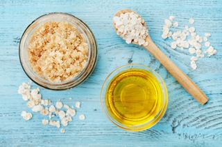 Peeling z cukru. Przepisy na wygładzające peelingi cukrowe