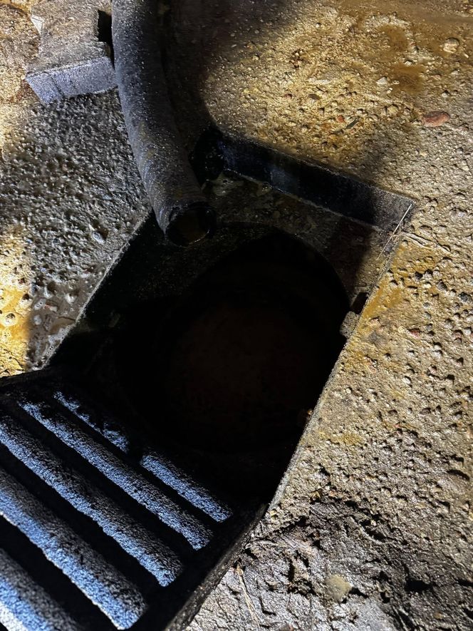 Alarm w Inowrocławiu! Ktoś zrzucił bardzo niebezpieczną substancję do kanalizacji