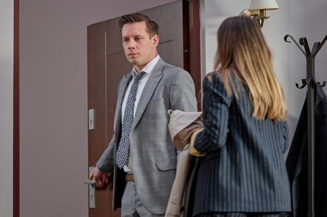 Na Wspólnej odc. 4072. Darek Żbik (Michał Mikołajczak), Kalina Trzeciak (Katarzyna Gałązka)