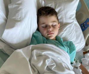 Rodzice myśleli, że to tylko kleszcz. 2 tygodnie później 3-latek walczył o życie