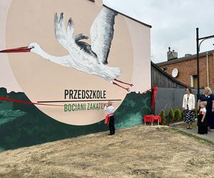 Pierwszy w Zagórowie bociani mural w Bocianim Zakątku