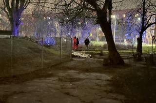 Makabra na Woli. Ludzkie zwłoki na chodniku!