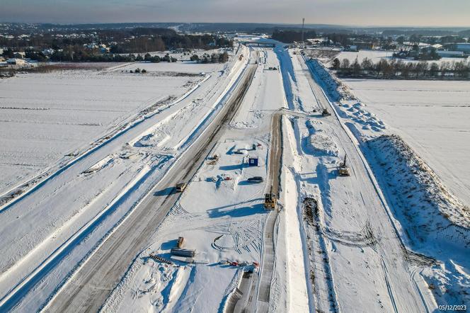 Autostrada A2 do Siedlec z lotu ptaka w ziomowej scenerii 