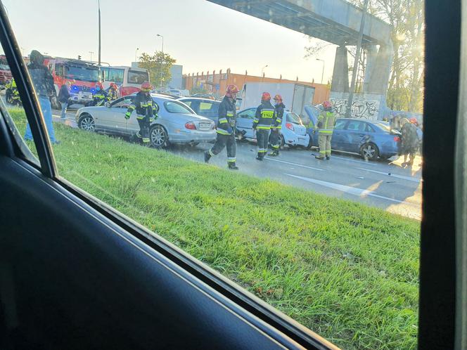 WYPADEK na Radzymińskiej! Zderzyło się 5 samochodów!