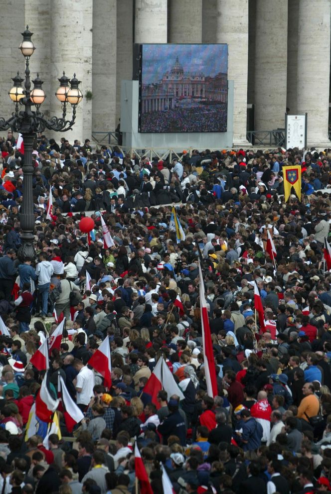 Tak wyglądał pogrzeb Jana Pawła II w Watykanie