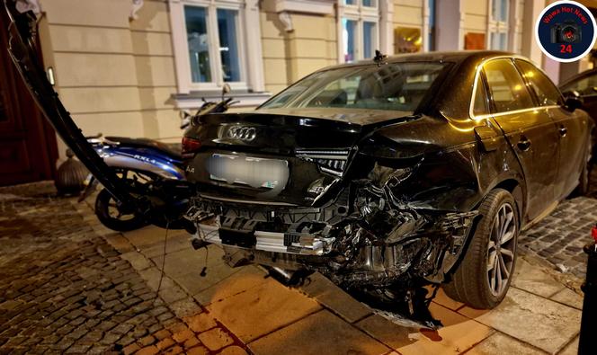 Warszawa. Śmiertelny wypadek w Śródmieściu. Taksówkarz nie żyje, dwie rowerzystki w szpitalu