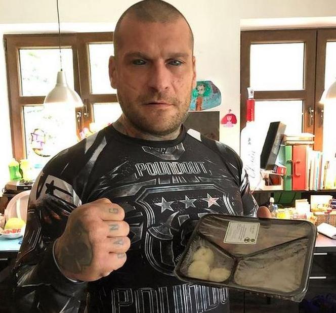 Popek dał prowadzić córce auto