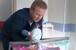 Na Wspólnej odc. 3693. Kamil Hoffer (Kazimierz Mazur), jego córka Ania