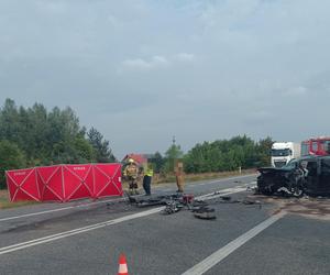 : Mama zginęła w wypadku, dziecko z urazem głowy trafiło do szpitala. Tragiczny finał brawurowej jazdy na trasie do Warszawy