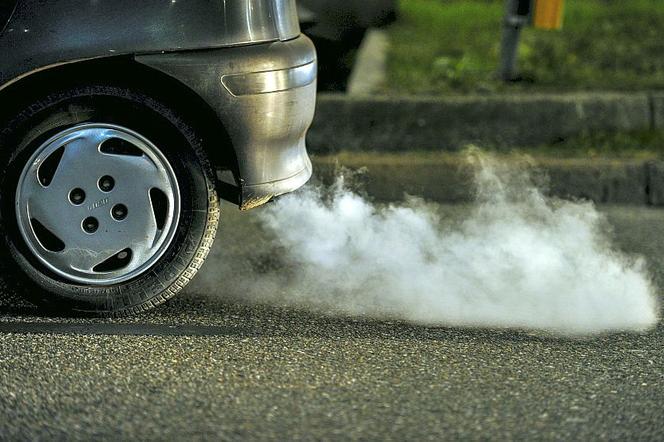 Emisja spalin w samochodach osobowych