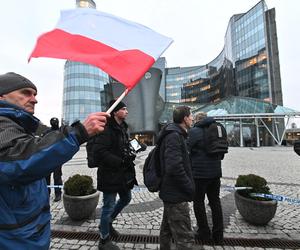 Tak protestują pod TVP 