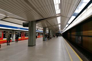 Warszawa: Metro przestaje jeździć, na ulice stolicy wyjadą autobusy zastępcze