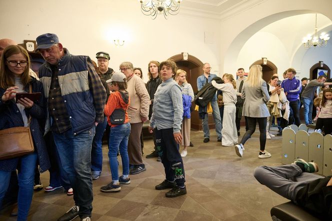 Gigantyczna kolejka w Olsztynie. Wszyscy chcieli zwiedzić to miejsce