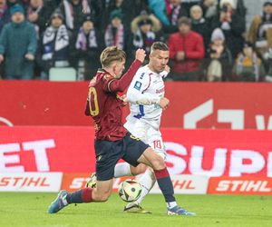 Orkiestra górnicza zagrała jak za dawnych lat, Górnik Zabrze również. Lech Poznań na kolanach