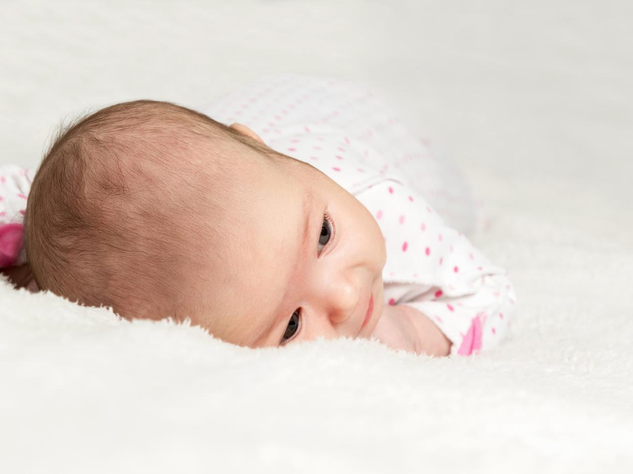 Jak pielęgnować główkę niemowlaka zimą?