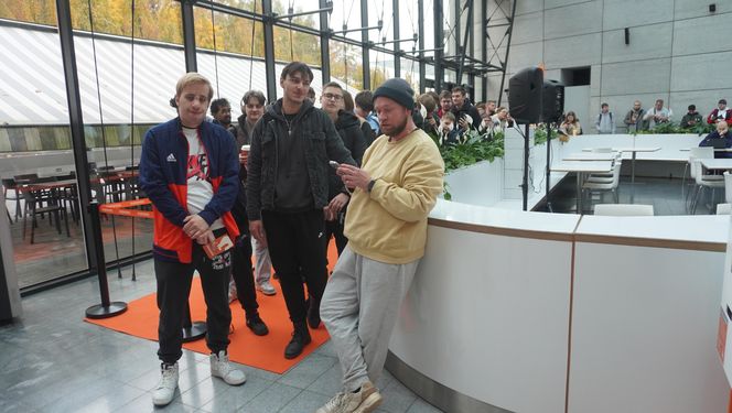 Tłumy na otwarciu Popeyes w Olsztynie. Rekordzista czekał w kolejce ponad 20 godzin