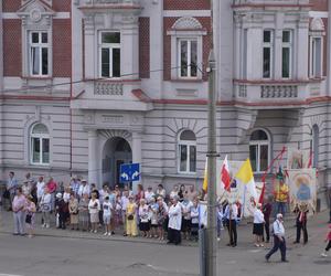 Boże Ciało 2024. Tłumy wiernych przeszły w procesji ulicami Białegostoku