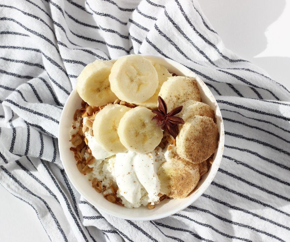 jogurt grecki z granolą