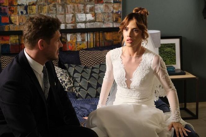 M jak miłość, odcinek 1890. Marcin (Mikołaj Roznerski), Kama (Michalina Sosna)