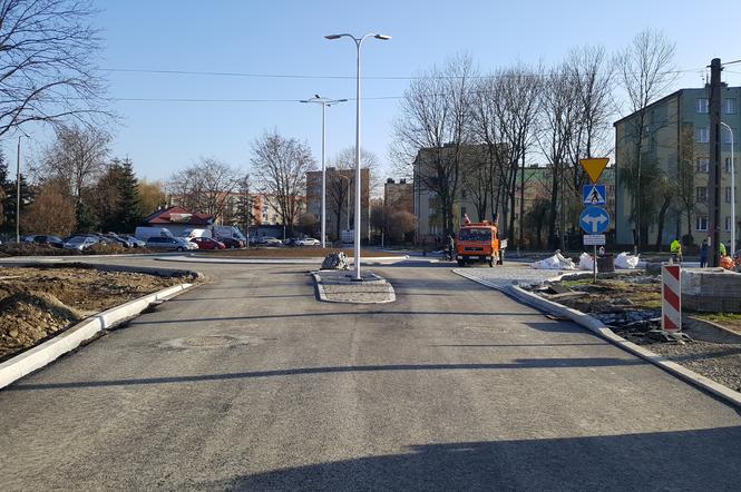 Rondo u zbiegu ulic Paderewskiego, Barskiej i Broniewskiego