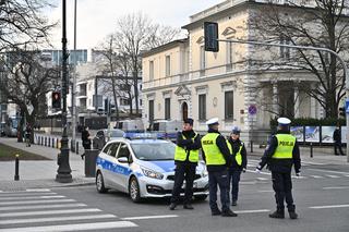 Zamknięte ulice i utrudnienia w komunikacji w Warszawie. Wszędzie pełno policji. Jest komunikat WTP