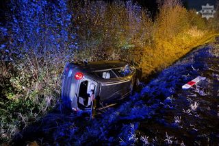 Plaga pijanych kierowców na Śląsku! Jeden skosił latarnię, drugi wylądował w rowie