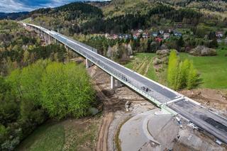 Obejście Węgierskiej Górki, na plac budowy dotarła obudowa kolejnego tunelu