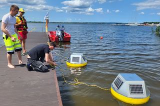 Specjalne boje na jeziorze Dąbie