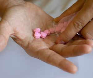 Ecstasy (MDMA): działanie, objawy i skutki uboczne zażycia narkotyku