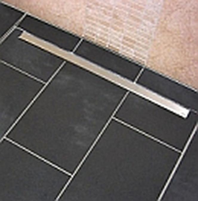 Brodzik z listwą maskującą