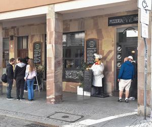 Pizzeria pod Arkadami w Toruniu. To miejsce zachwyciło Książula