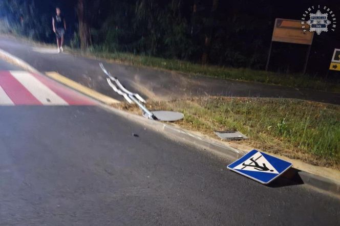 Żory. Nie zauważył ronda, bo patrzył w telefon! 18-latek dachował i cudem uniknął śmierci