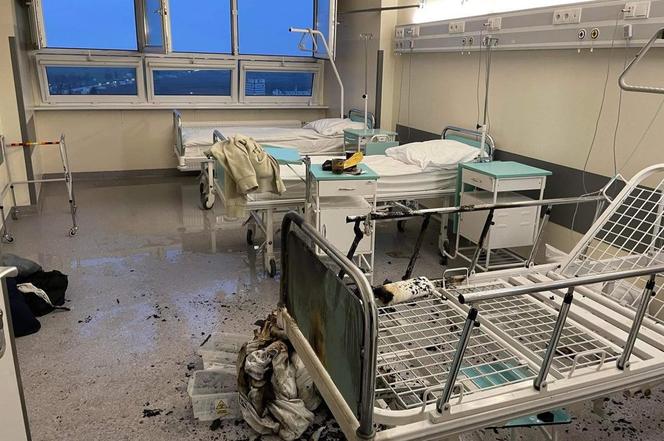 Chwile grozy w kaliskim szpitalu. 87-latek podpalił materac i rzucał taboretami w pielęgniarki