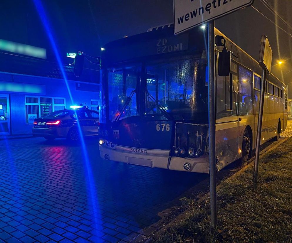 Bydgoszczanin ukradł autobus MZK i ruszył nim za miasto. Po drodze rozbił cztery auta