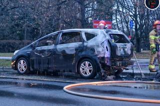 Toyota nagle stanęła w ogniu. W środku rodzina z dziećmi!
