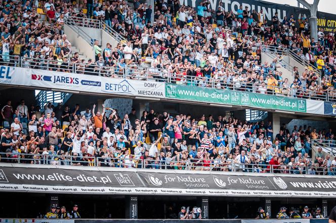 Apator Toruń - Stal Gorzów, zdjęcia kibiców z Motoareny. Emocje podczas 12. kolejki PGE Ekstraligi